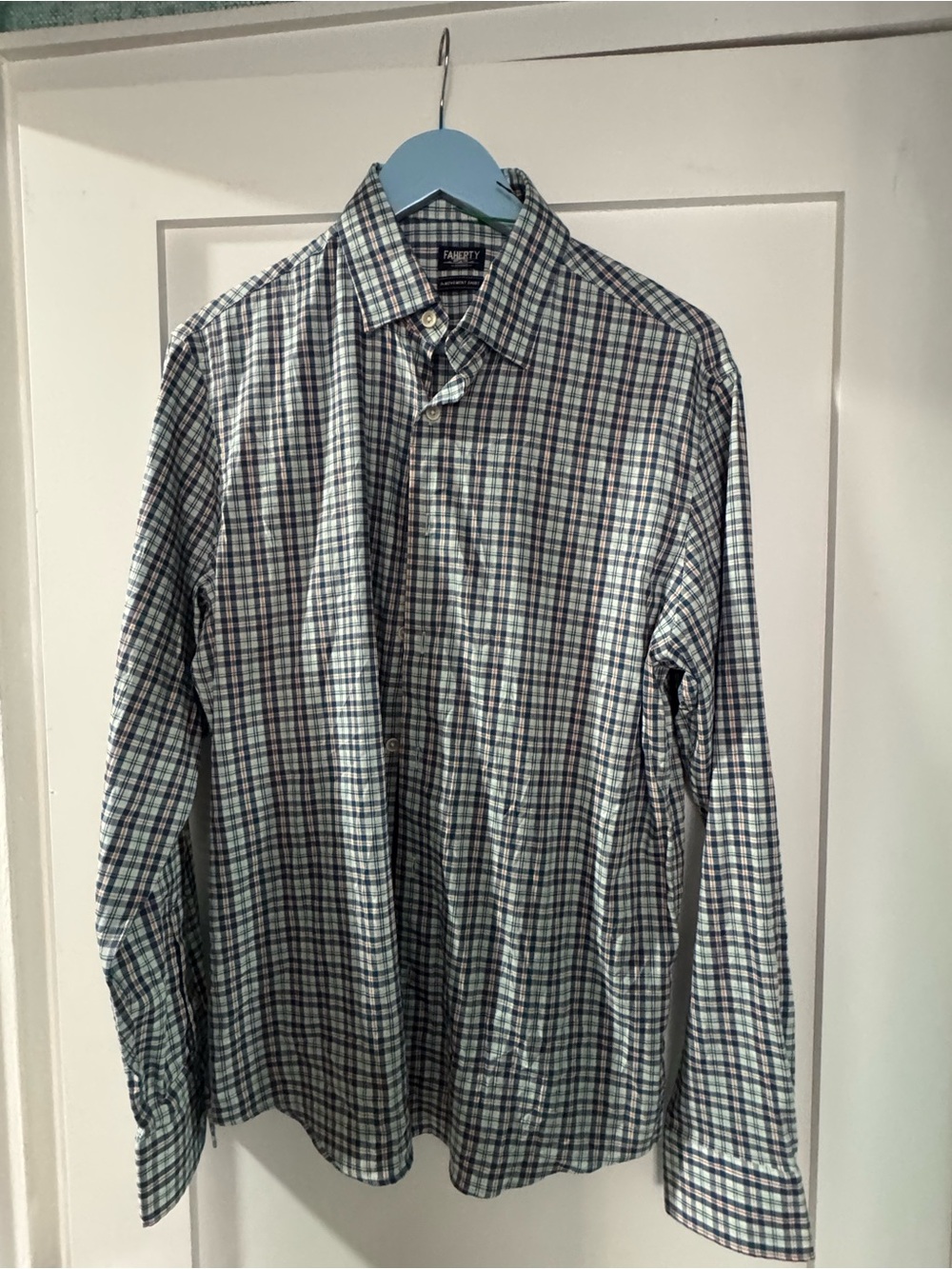 Faherty Blue and White Plaid Long-Sleeve Button-Down Shirt movement